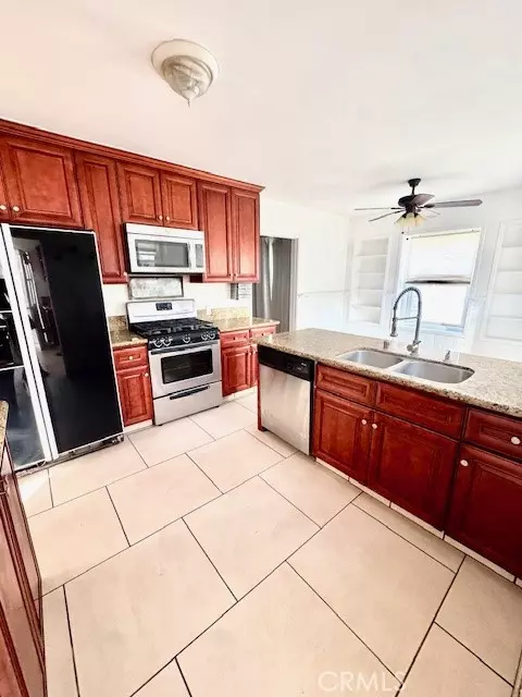 Downey, CA 90241,8550 5th Street