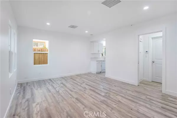 Canoga Park (los Angeles), CA 91303,22142 Wyandotte