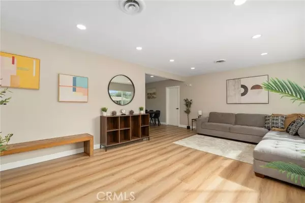 Hemet, CA 92543,926 E Johnston