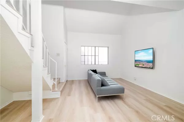 Long Beach, CA 90802,730 W 4th Street #413