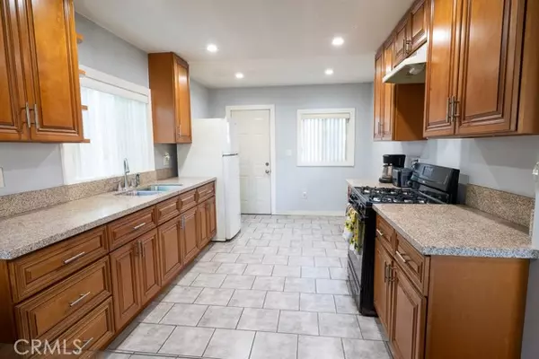 Los Angeles, CA 90003,431 W 81st St