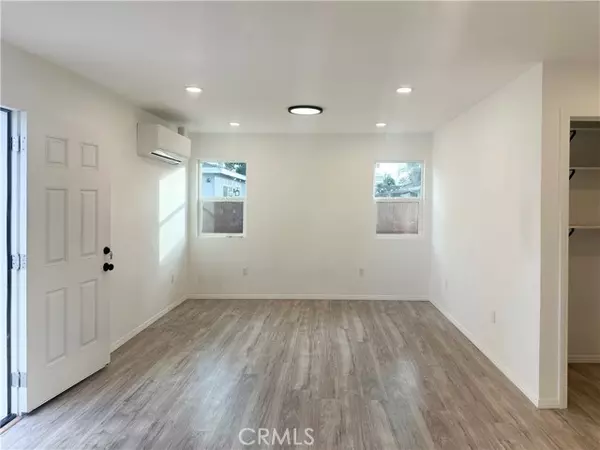 Downey, CA 90241,7642 Arnett #A