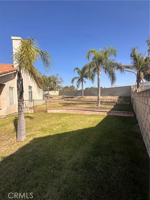 Fontana, CA 92335,15240 Carob