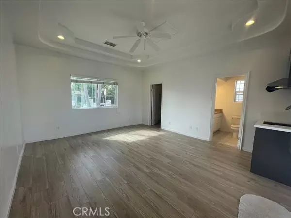 Downey, CA 90241,9457 Gotham