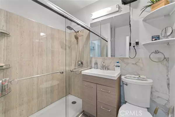 Long Beach, CA 90810,3325 Santa Fe #120