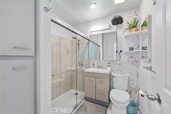 Long Beach, CA 90810,3325 Santa Fe #120