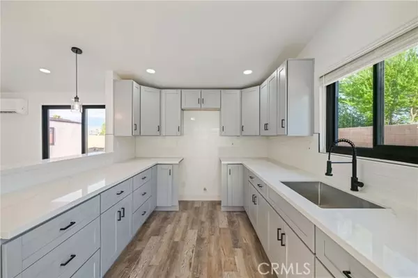 Palm Springs, CA 92262,717 W Gateway