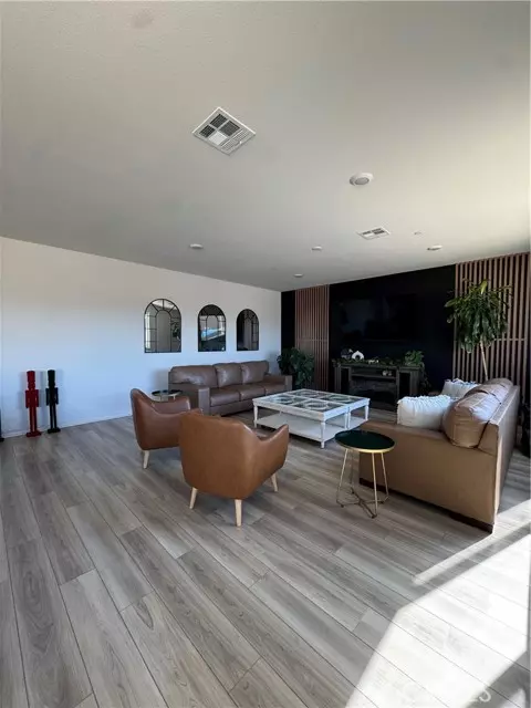 Lake Elsinore, CA 92532,19553 Hanging Rock Road