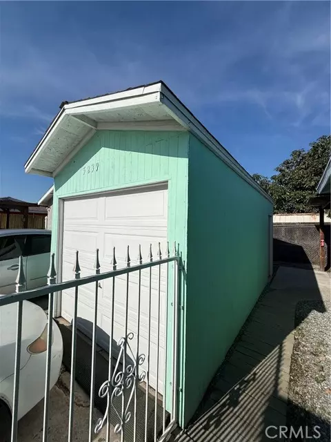 Cudahy, CA 90201,5239 Fostoria Street