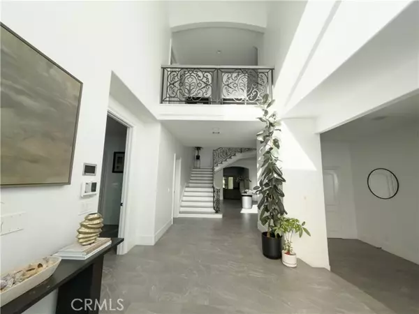 Downey, CA 90240,9069 Gallatin