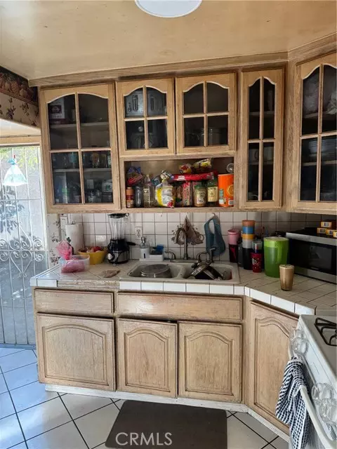 Los Angeles, CA 90044,860 W 73rd St.