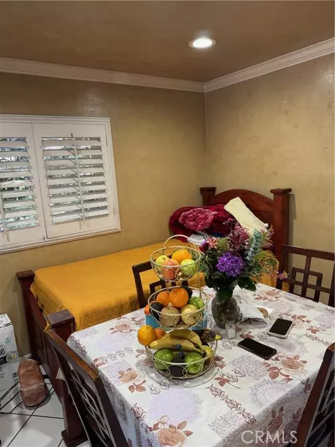 Los Angeles, CA 90044,860 W 73rd St.