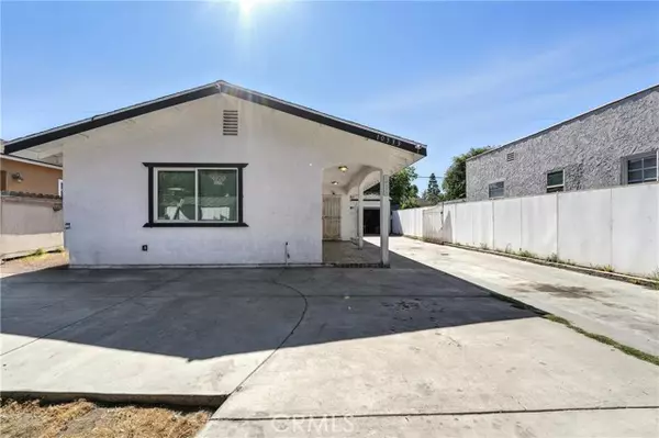 South Gate, CA 90280,10333 Capistrano Avenue