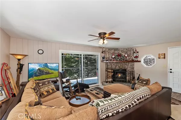 725 Oakmont Lane, Lake Arrowhead, CA 92352