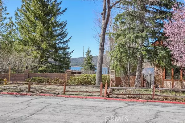 Big Bear Lake, CA 92315,39802 Lakeview Drive #12