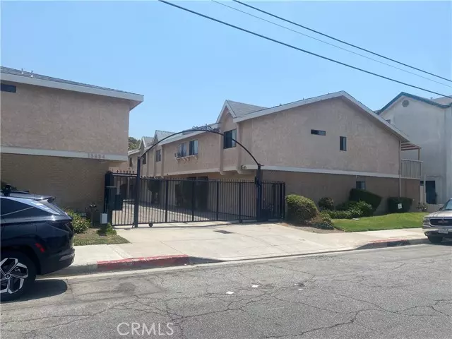 Hawthorne, CA 90250,13534 Cordary Avenue #14