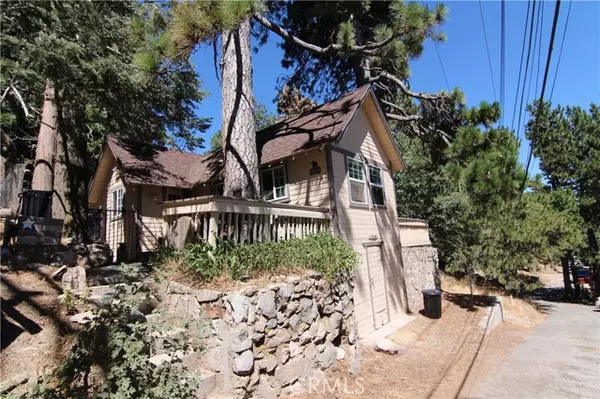 1109 Scenic Way, Rimforest, CA 92378