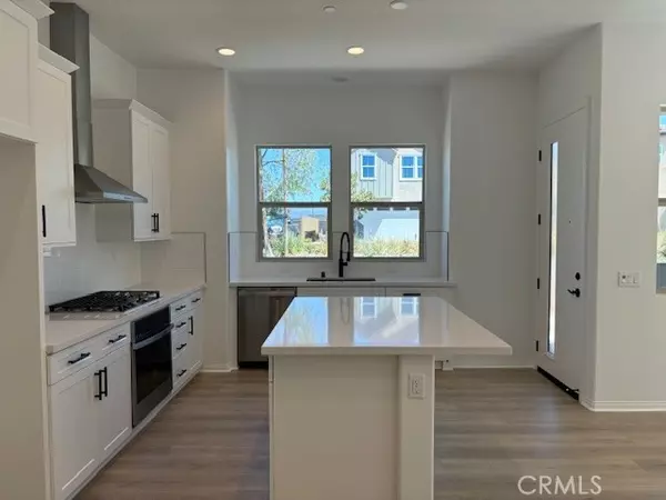 Valencia (santa Clarita), CA 91381,27362 Hyland Court