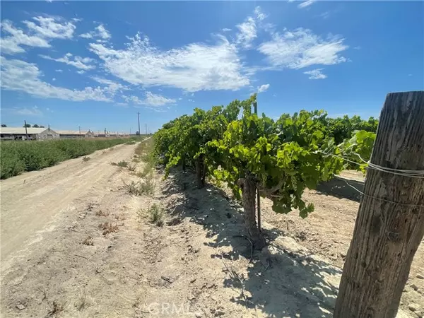 1 S Plumas Avenue, Kerman, CA 93630