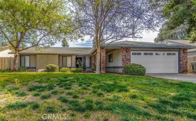 1828 S Hillcrest Drive, Visalia, CA 93292