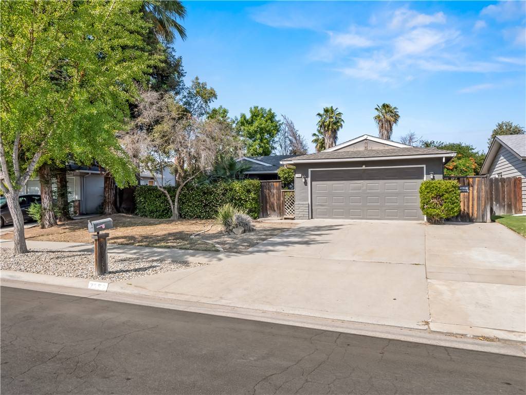 7352 N Adoline Avenue, Fresno, CA 93711