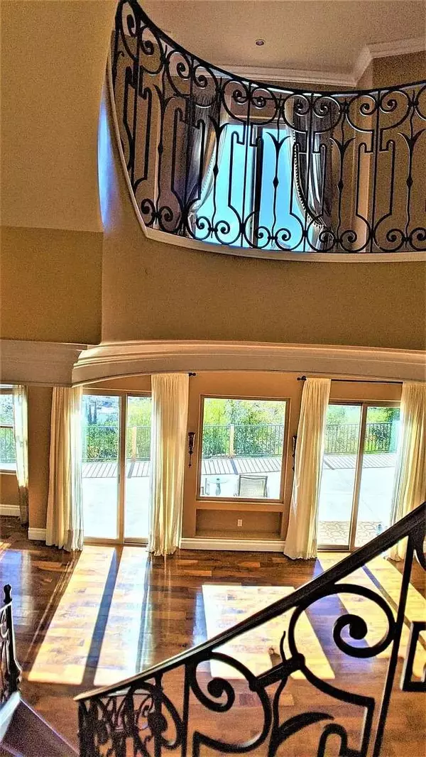La Canada Flintridge, CA 91011,4430 Rosebank Drive