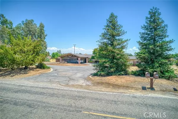 5400 Amber Avenue, Clovis, CA 93619