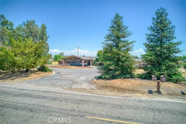 5400 Amber Avenue, Clovis, CA 93619