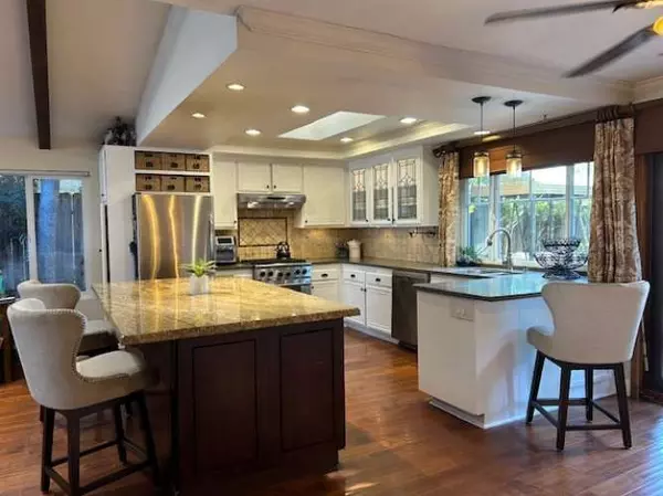 Lake Forest (el Toro), CA 92630,26242 Brookhollow