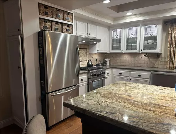 Lake Forest (el Toro), CA 92630,26242 Brookhollow