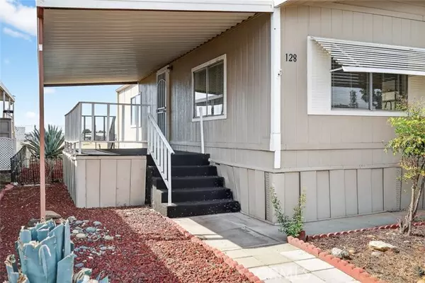 Clovis, CA 93612,1001 Sylmar #128