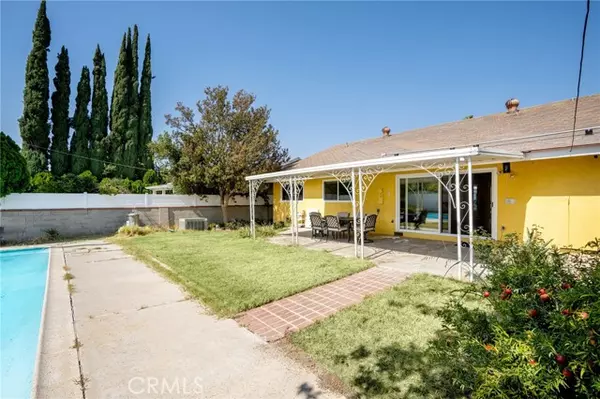 19558 Gault Street, Reseda (los Angeles), CA 91335