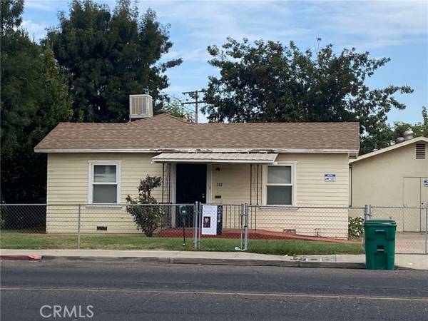 282 W Putnam Avenue, Porterville, CA 93257