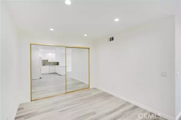 Glendale, CA 91206,330 N Jackson Street #208