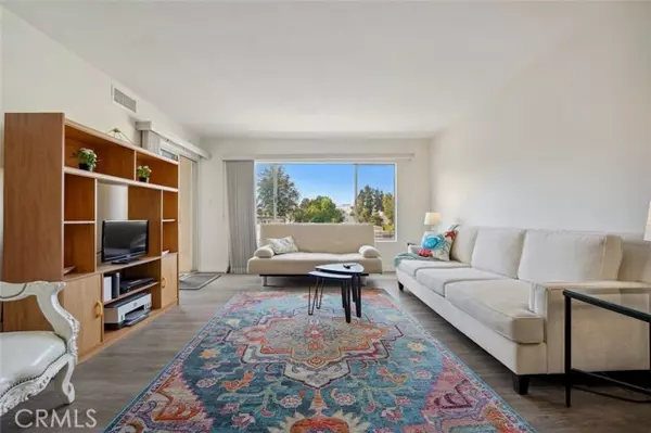 14335 Huston Street #212, Sherman Oaks, CA 91423