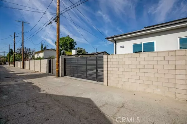 Granada Hills (los Angeles), CA 91344,16646 Lahey Street