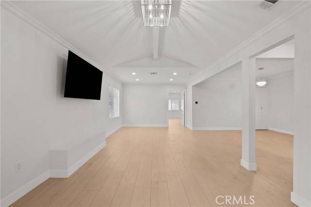 5025 Noble Avenue, Sherman Oaks, CA 91403