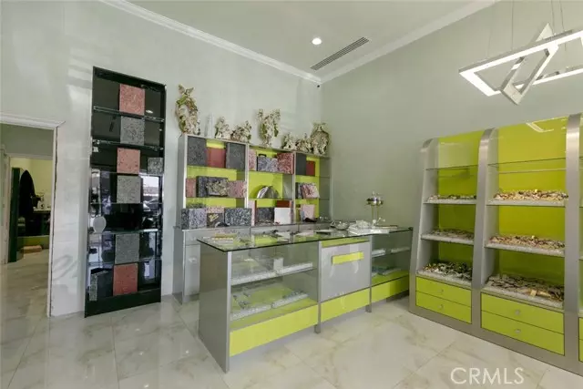 North Hollywood (los Angeles), CA 91605,12643 Sherman Way