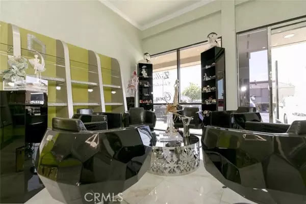 North Hollywood (los Angeles), CA 91605,12643 Sherman Way