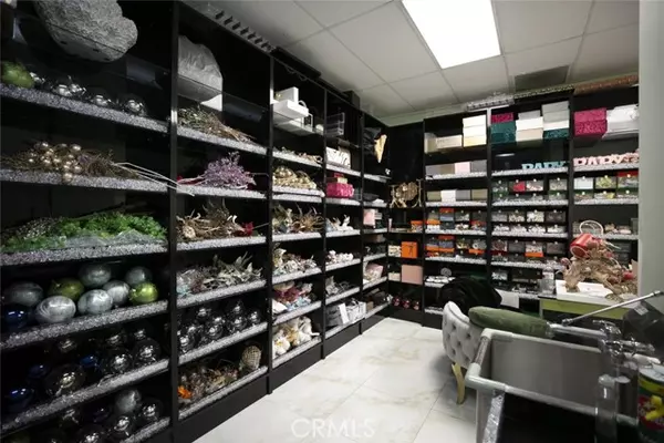 North Hollywood (los Angeles), CA 91605,12643 Sherman Way