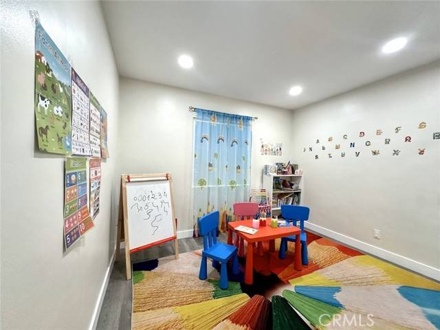 North Hollywood (los Angeles), CA 91605,8055 Troost Avenue