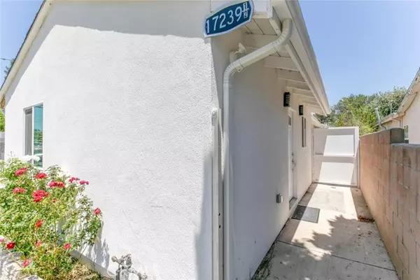 Granada Hills (los Angeles), CA 91344,17237 Kingsbury Street #A