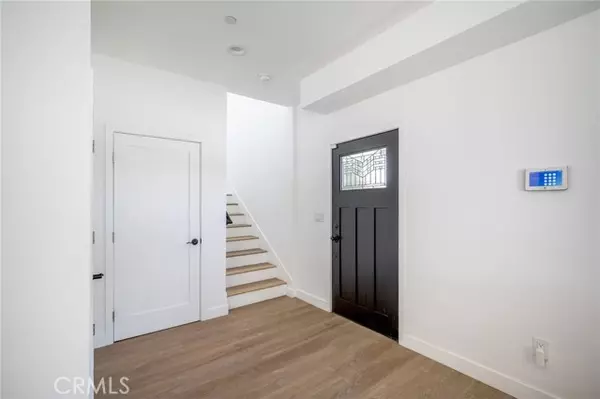 North Hollywood (los Angeles), CA 91601,5826 Craner Avenue