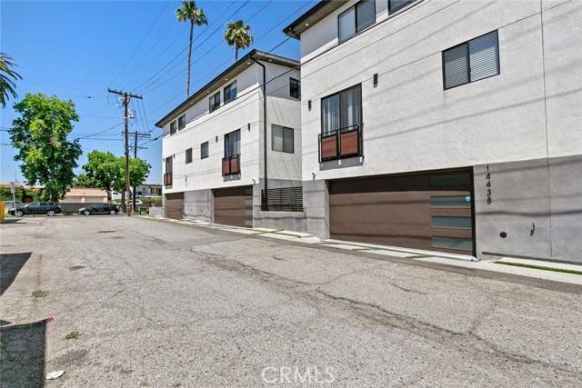 Sherman Oaks, CA 91401,14438 Tiara Street