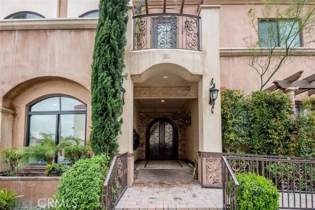 201 N Reese Place #207, Burbank, CA 91506