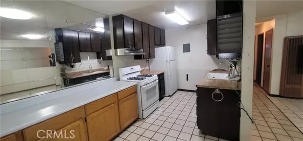 Panorama City (los Angeles), CA 91402,14805 Chase Street #105