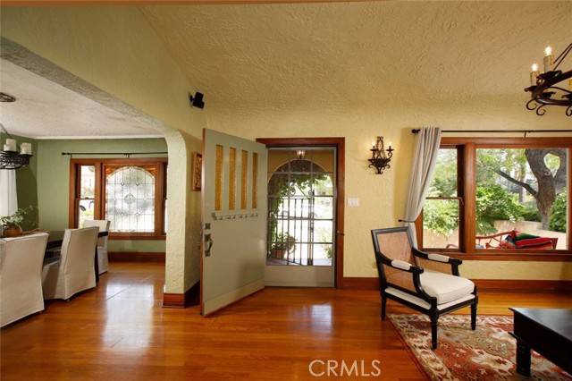 Glendale, CA 91202,1321 Virginia Avenue