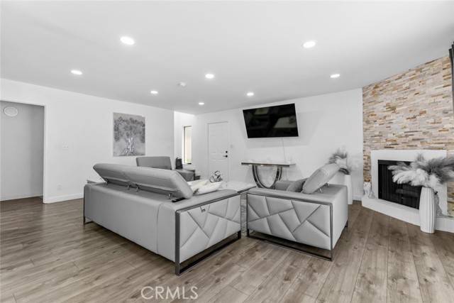 Panorama City (los Angeles), CA 91402,8801 Cedros Avenue #7