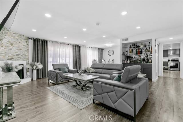 8801 Cedros Avenue #7, Panorama City (los Angeles), CA 91402