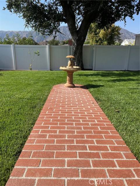 Sunland (los Angeles), CA 91040,8049 Le Berthon Street